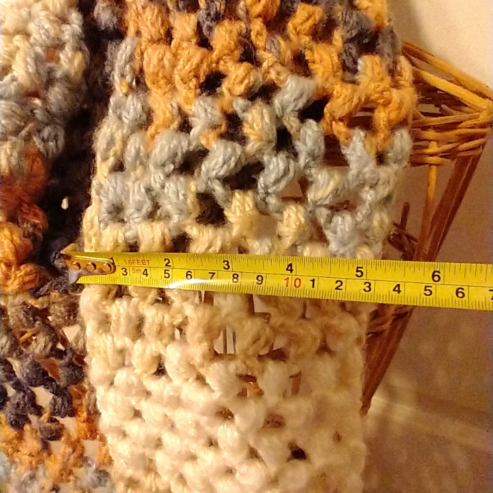 SCARF NWOT Extra long crocheted scarf fringe edging - Picture 5 of 6